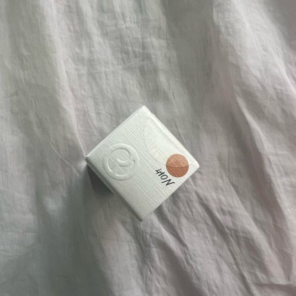 Rare Beauty Concealer - Picture 4 of 6